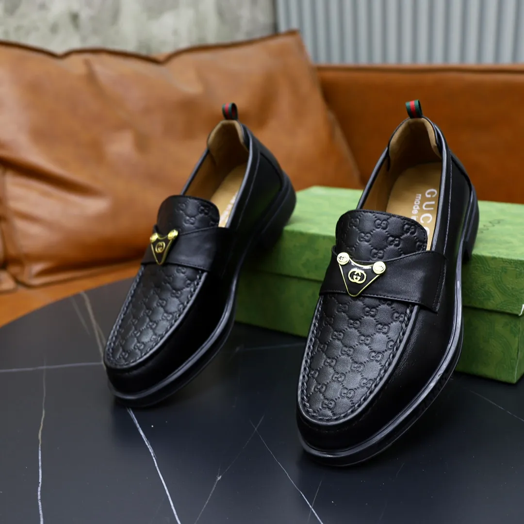 Men's shoes: 250🙅‍♂️🙅‍♂️🙅‍♂️Niuli Brand: GUCCI Size: 38-44 (45 can be customized) Level: Counter classic Material: Original soft cowhide upper Comfortable cowhide lining Original lightweight outsole Style category: Business casual footwear Driving leather shoes Color: Actual picture color